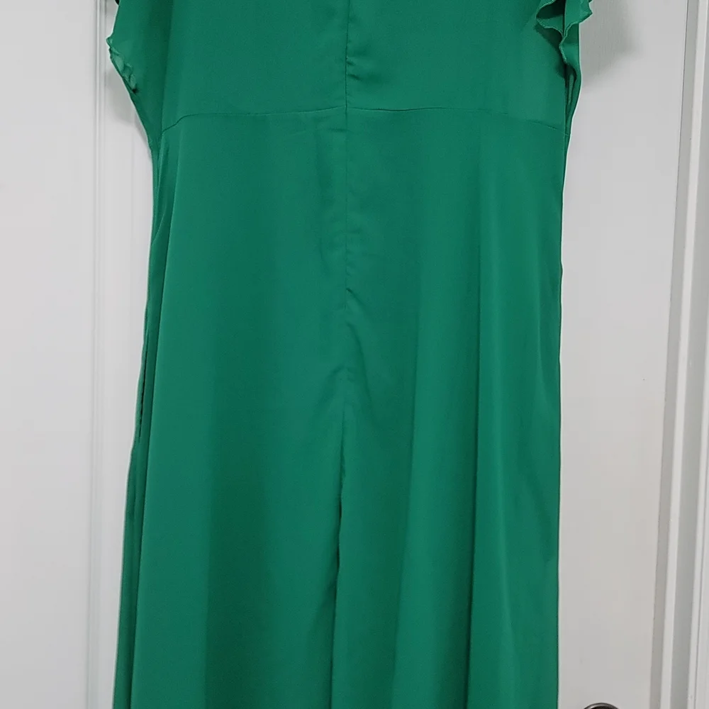 Chic Asymmetrical Green Dress - Picture 4 of 4
